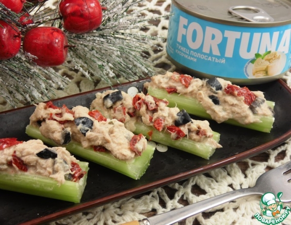 Сельдерей фаршированный тунцом Сельдерей фаршированный тунцом