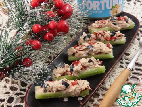 Сельдерей фаршированный тунцом Сельдерей фаршированный тунцом