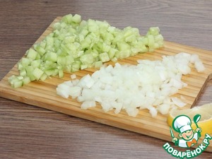 Слоеный салат с авокадо, тунцом, черри Слоеный салат с авокадо, тунцом, черри