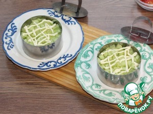 Слоеный салат с авокадо, тунцом, черри Слоеный салат с авокадо, тунцом, черри