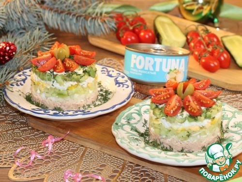 Слоеный салат с авокадо, тунцом, черри Слоеный салат с авокадо, тунцом, черри