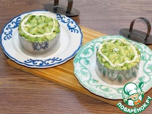 Слоеный салат с авокадо, тунцом, черри Слоеный салат с авокадо, тунцом, черри