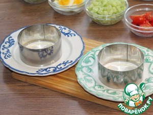 Слоеный салат с авокадо, тунцом, черри Слоеный салат с авокадо, тунцом, черри