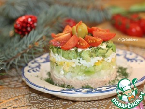 Слоеный салат с авокадо, тунцом, черри Слоеный салат с авокадо, тунцом, черри