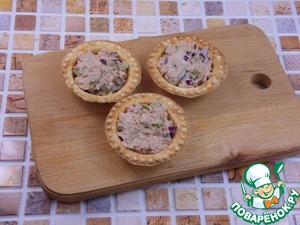 Тарталетки с тунцом и свекольным паштетом Тарталетки с тунцом и свекольным паштетом