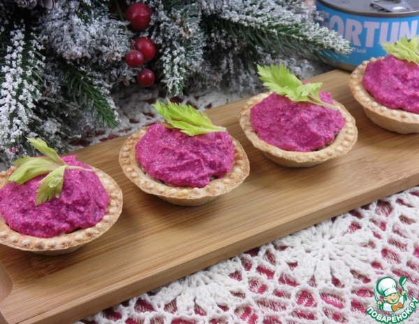 Тарталетки с тунцом и свекольным паштетом Тарталетки с тунцом и свекольным паштетом