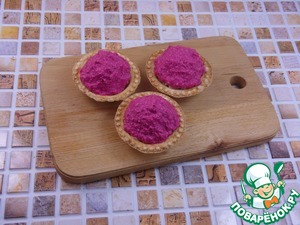 Тарталетки с тунцом и свекольным паштетом Тарталетки с тунцом и свекольным паштетом