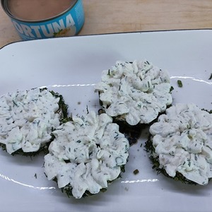 Закусочные бутерброды с тунцом