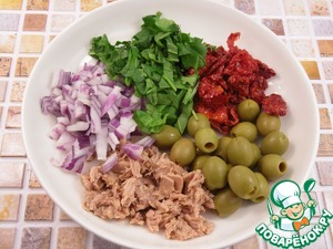 Закусочный кекс с тунцом и оливками Закусочный кекс с тунцом и оливками