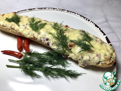 Закусочный сырно-чесночный багет
