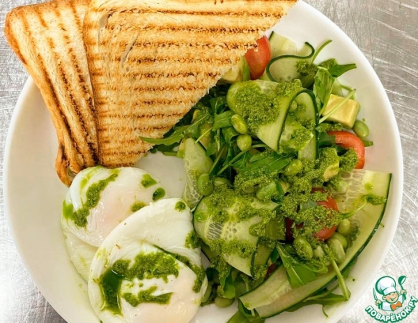 Зелёный завтрак с яйцом пашот Зелёный завтрак с яйцом пашот