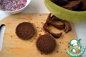 Бутерброды с черным хлебом и консервированным тунцом