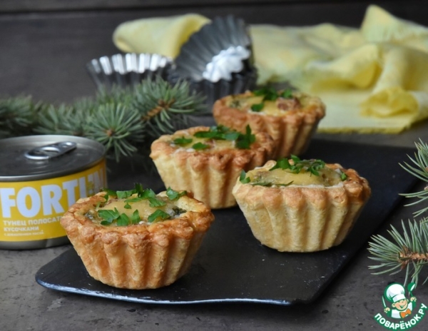 Мини пироги с тунцом и брокколи