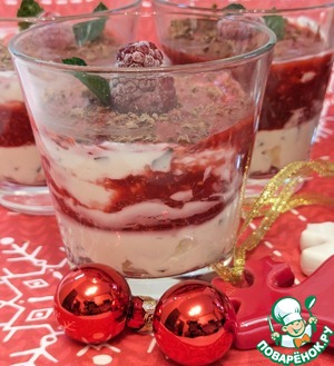 Десерт с творогом, маскарпоне и малиновым соусом Десерт с творогом, маскарпоне и малиновым соусом