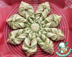 Пирог со шпинатом и тунцом "Снежинка"