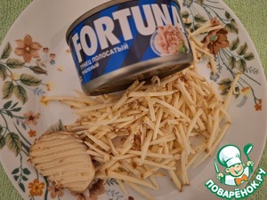 Лёгкий салат с копченым сыром и тунцом Лёгкий салат с копченым сыром и тунцом