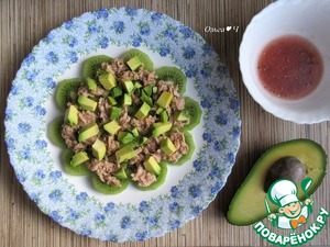Новогодний салат "Тунец и киви" Новогодний салат "Тунец и киви"