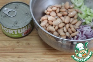 Овощной салат с тунцом и сухариками