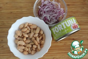 Овощной салат с тунцом и сухариками