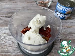 Риет с тунцом и вялеными томатами Риет с тунцом и вялеными томатами