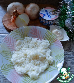 Рисовый салат с тунцом и шампиньонами