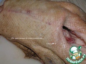 Рождественский гусь с фруктами и картофелем