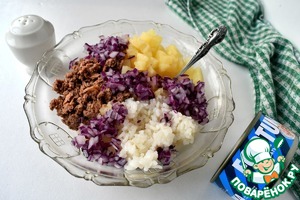 Салат с ананасами и консервированным тунцом