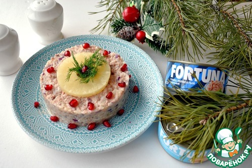 Салат с ананасами и консервированным тунцом