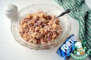 Салат с ананасами и консервированным тунцом