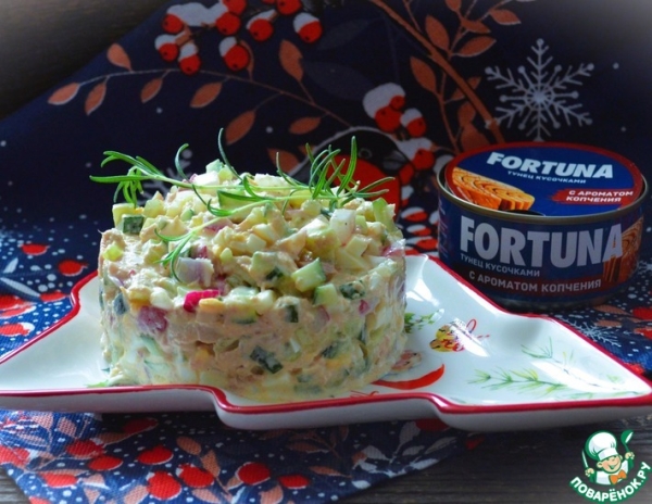 Салат с копчёным тунцом