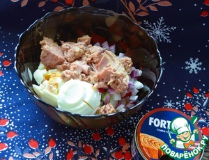 Салат с копчёным тунцом