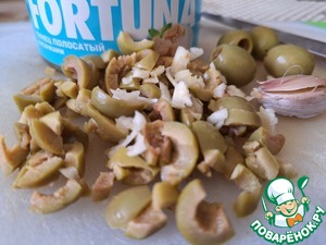 Салат с тунцом и чесноком