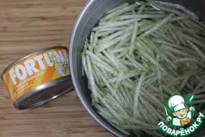 Салат с тунцом и маргеланской редькой