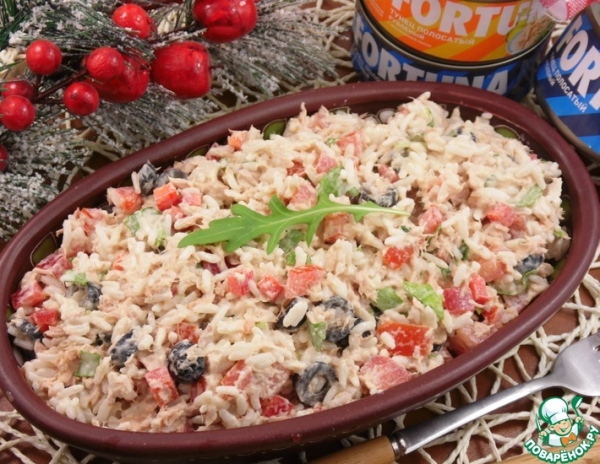 Салат с тунцом, рисом и овощами Салат с тунцом, рисом и овощами
