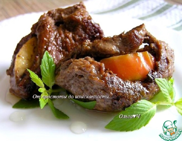 Шницель с яблоком и мятным сиропом Шницель с яблоком и мятным сиропом