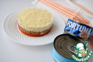 Слоеный салат с консервированным тунцом "Елочка"