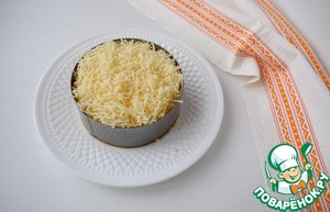 Слоеный салат с консервированным тунцом "Елочка"