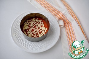 Слоеный салат с консервированным тунцом "Елочка"