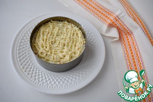 Слоеный салат с консервированным тунцом "Елочка"