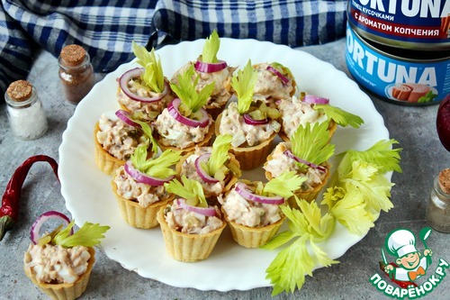 Тарталетки с тунцом и огурцом