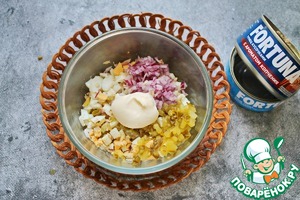 Тарталетки с тунцом и огурцом