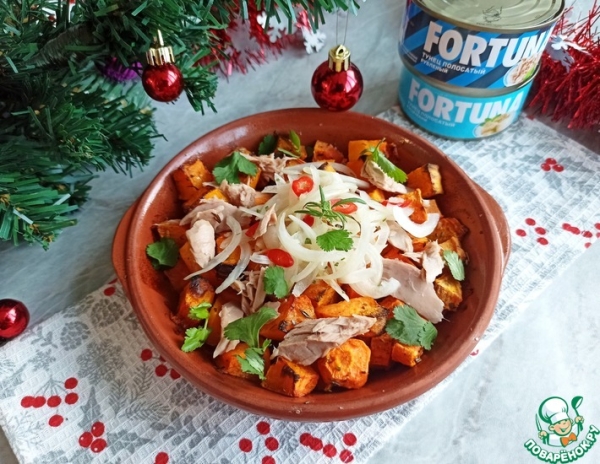 Тёплый салат с тыквой и тунцом