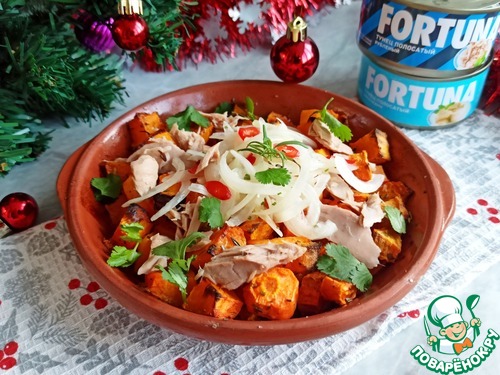 Тёплый салат с тыквой и тунцом