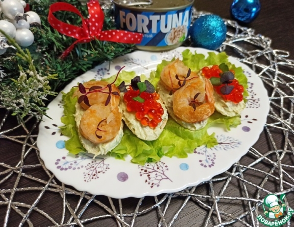 Тосты с авокадо-тунцовым паштетом и креветками Тосты с авокадо-тунцовым паштетом и креветками