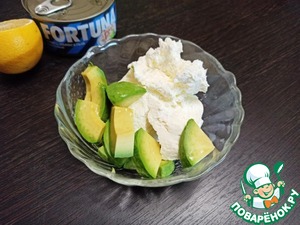 Тосты с авокадо-тунцовым паштетом и креветками Тосты с авокадо-тунцовым паштетом и креветками