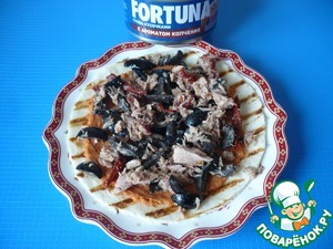 Закуска с тунцом на лепешке