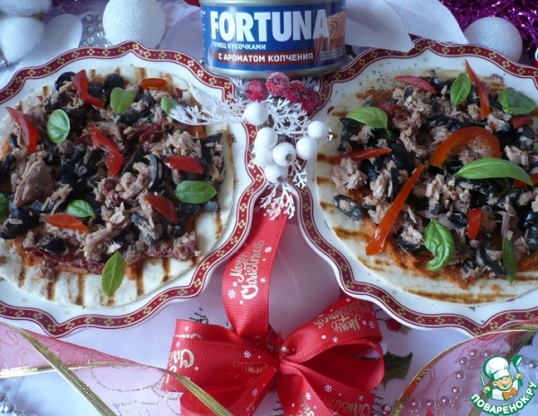 Закуска с тунцом на лепешке