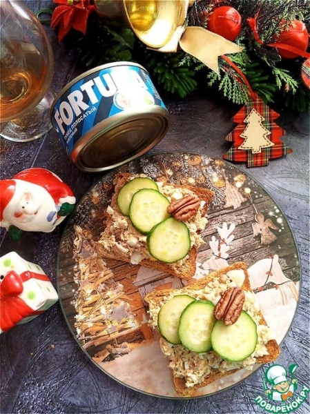 Закусочные тосты с тунцом