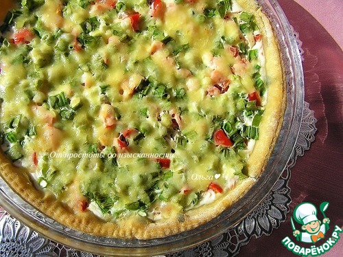 Пирог с лососем, зеленью и овощами