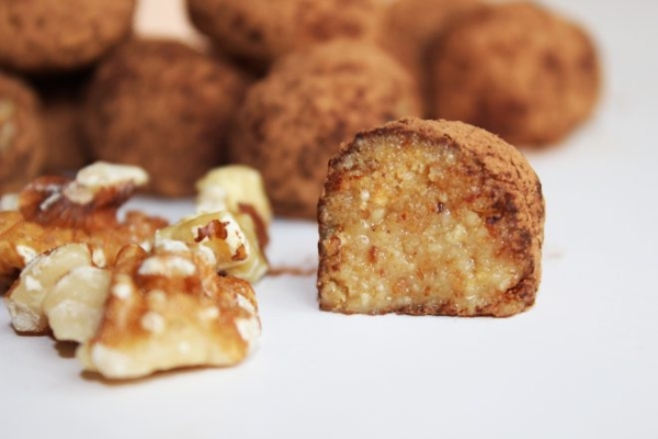 Конфеты с грецким орехом из печенья и сгущенки